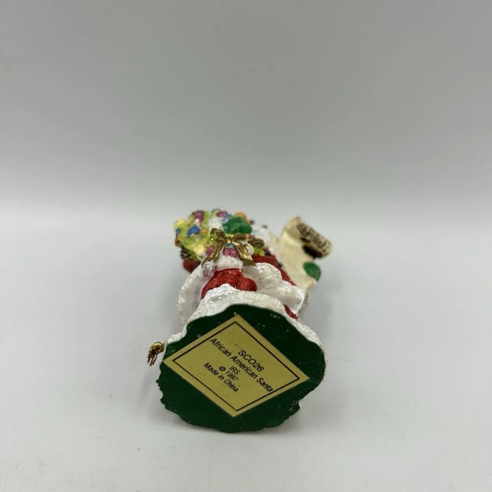 The International‎ Santa Claus Collection 1997 African American Santa Flawed